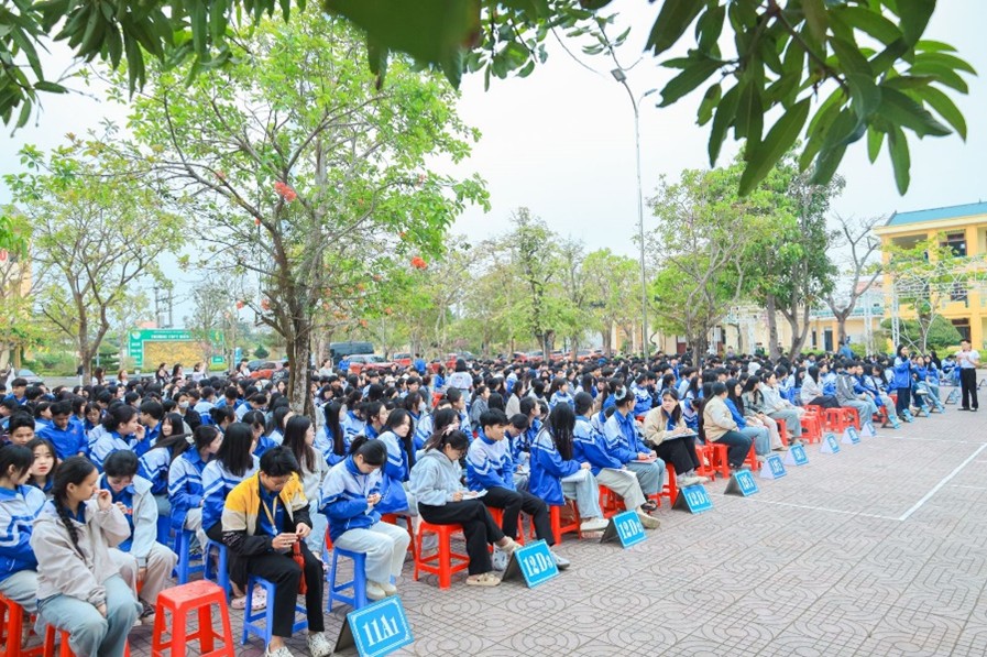 Kết nối doanh nghiệp – Mở lối tương lai: NAU mang cơ hội nghề nghiệp đến gần hơn với học sinh Trường THPT Diễn Châu 3, tỉnh Nghệ An
